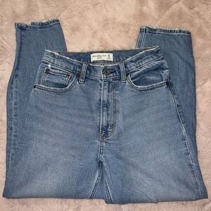 Abercrombie & Fitch the mom high rise 0/25s blue denim jeans
